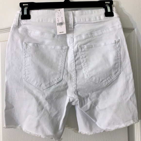 White 5inch seam shorts, ny&co, size 0 - Picture 4 of 5